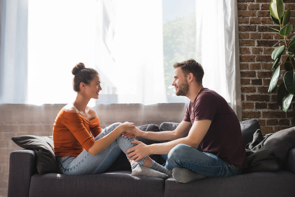 Casal resolvendo conflitos